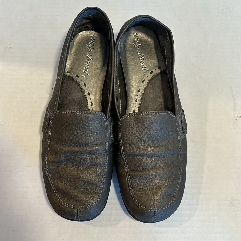 Easy Street Applaud Pewter 40-2219 Pull-On Loafer Style Flat Size 7 Wide